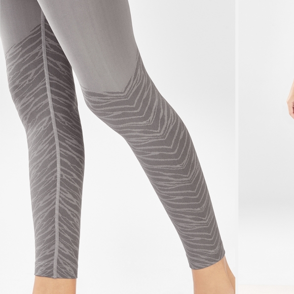 Fabletics high-waisted seamless leggings in grey zebra size Large - Picture 3 of 7